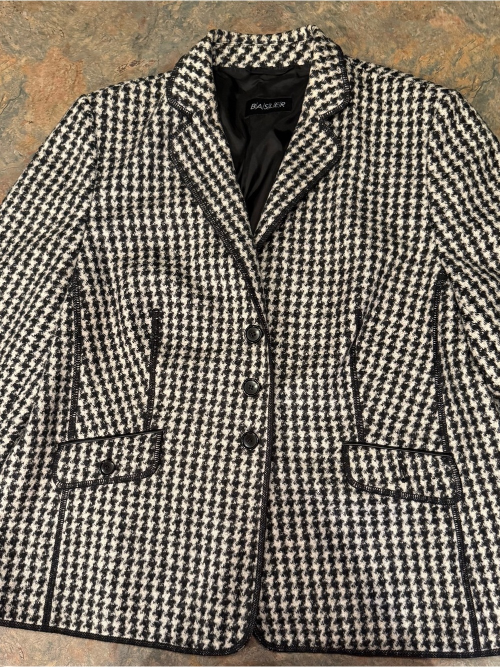 Vintage Basler 100% Virgin Wool Houndstooth Blazer